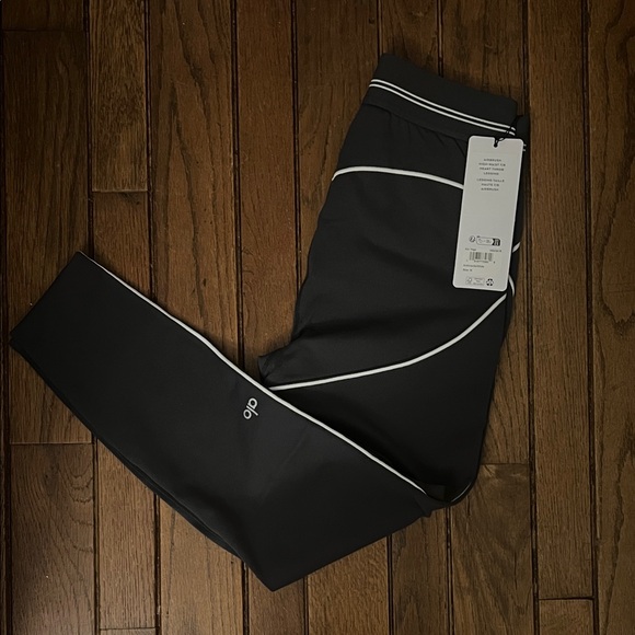 ALO Yoga Pants - ALO Yoga Airbrush 7/8 Heart Throb Legging in Anthracite Grey Size Medium NWT